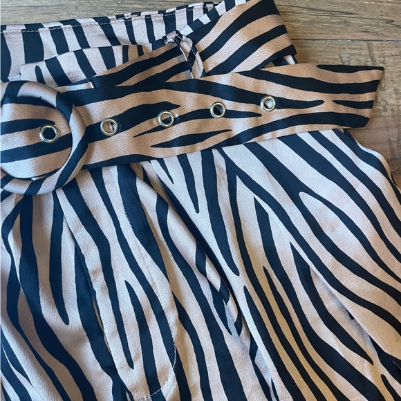 PrettyLittleThing High Waisted Wide Leg Zebra Print Pants - Picture 3 of 7